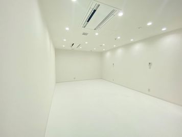 【全てセルフで！】手ぶらで簡単 | マタニティフォト ・ウエディングフォトなど | データの受け渡し最短即日 | スタッフ常駐 - レンタルオフィスビーハイヴ