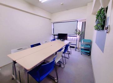 【テレワーク応援】前当日約600円!! 駅前10秒で迷わない‼/PCモニター/最適８名最大10名/設備無料/光Wi-Fi - 《VILLENT新大阪》