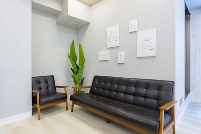 シックな撮影向き - Moff room studio《三ノ宮店》 三ノ宮6分🚶‍♂️77㎡大部屋✨最大50名収容可能🧸スタジオの室内の写真