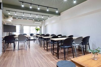 【新大阪駅3分】最大30名/光回線/プロジェクター/モニター/持込飲食・ケータリング手配可 - ミリオン会議室新大阪１号店