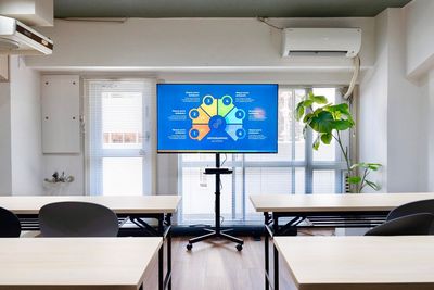 55インチモニター - ミリオン会議室新大阪１号店 貸し会議室、セミナールームの設備の写真