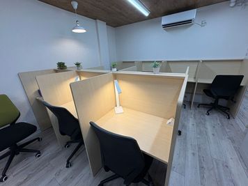 勉強カフェ東大阪瓢箪山スタジオ 勉強カフェ東大阪瓢箪山スタジオの自習や作業専用スペースの室内の写真