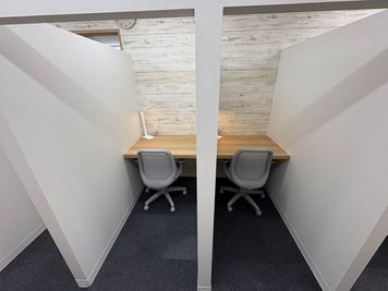 勉強カフェ東大阪瓢箪山スタジオ 勉強カフェ東大阪瓢箪山スタジオの自習や作業専用スペースの室内の写真