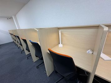 勉強カフェ東大阪瓢箪山スタジオ 勉強カフェ東大阪瓢箪山スタジオの自習や作業専用スペースの室内の写真