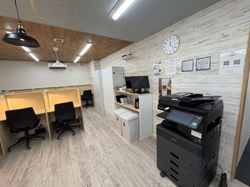勉強カフェ東大阪瓢箪山スタジオ 勉強カフェ東大阪瓢箪山スタジオの自習や作業専用スペースの室内の写真