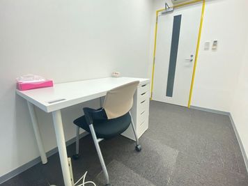 お一人様のご利用にピッタリ！完全個室の為、集中して作業ができます♪ - アスパ日本橋オフィス