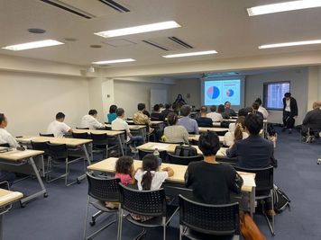 とある勉強会・セミナーの様子 - SMG/四ツ橋・サンワールドビル ＳＭＧ貸し会議室/サンワールドビル2号室の室内の写真