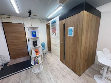 勉強カフェ東大阪瓢箪山スタジオ 勉強カフェ東大阪瓢箪山スタジオの自習や作業専用スペースの室内の写真
