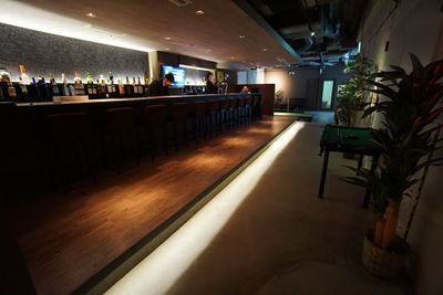赤坂駅徒歩5分・六本木駅11分 70坪のレンタルスペース 打ち合わせ商談・レッスンイベント利用可のゴルフバーの室内の写真