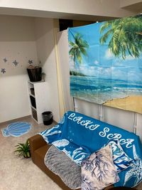 室内はハワイをイメージしたインテリアを配置しております。 - レンタルサロンLAKISPA プライベートサロンLAKISPAの室内の写真