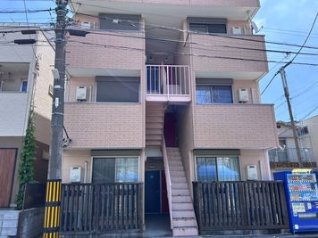 こちらのマンション2階です。 - minoriba_小田栄駅前店 レンタルサロンの外観の写真