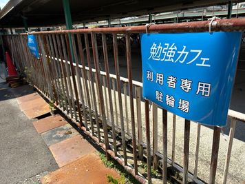 勉強カフェ東大阪瓢箪山スタジオ 勉強カフェ東大阪瓢箪山スタジオの自習や作業専用スペースの室内の写真
