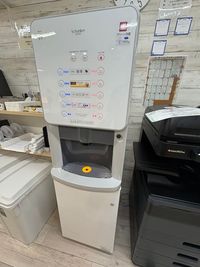 フリードリンクあり - 勉強カフェ東大阪瓢箪山スタジオ 勉強カフェ東大阪瓢箪山スタジオの自習や作業専用スペースの設備の写真