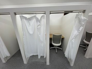 勉強カフェ大阪京橋コムズガーデン前 勉強カフェ大阪京橋コムズガーデン前（自習や作業専用スペース）の室内の写真