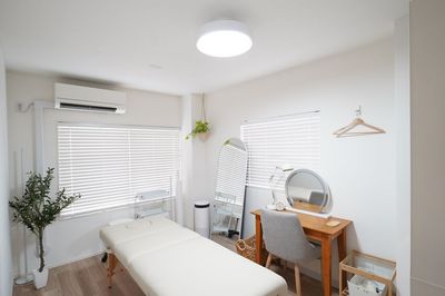 天井ライト（昼白色） - レンタルサロンtreat八王子店 完全個室プライベートサロンの設備の写真