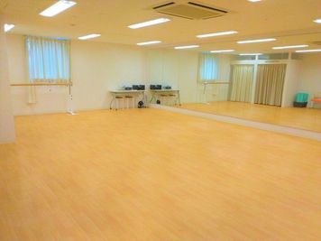 阪急宝塚線 池田駅 徒歩１分！✨広々きれいなスタジオ❣ヨガ・ダンス・集会などに最適 - イオンカルチャクラブ池田駅前店