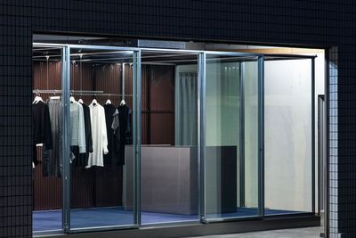 実際のレンタル時は洋服は撤去しています。 - cascase/カスケース 斬新デザインが魅力！上目黒の注目レンタルスペースでイベント開催の室内の写真