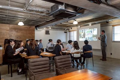 我孫子駅（南口）徒歩1分にあるレンタルスタジオ・スペースのセミナーの利用風景 - KOUNAN BLDG 2F ABIKO A-LIFE RENTAL STUDIOの室内の写真