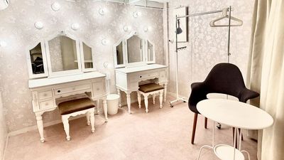 メイクルーム - 新宿ホワイトバックスタジオ レンタル撮影スタジオの室内の写真