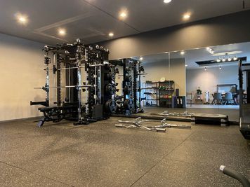 トレーニングスペース。12坪の広々空間。 - Private Gym i-FIT（アイフィット） レンタルジムの室内の写真