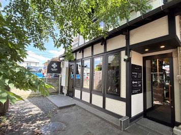 レンタルカフェ・グラシーズ山形店 １階レンタルカフェの室内の写真