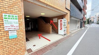 奥のエレベーターか階段で2階までお越しください - 池袋マイスタイル １stスタジオ レンタル撮影スタジオの外観の写真