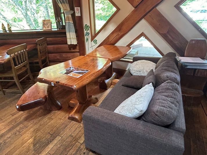 ログハウス一階広間 - どんぐりの森