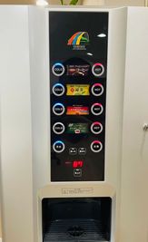 お手軽な給茶機もございます。 - 生田駅コワーキングスペース・自習室～ぺんぎんLounge～の設備の写真