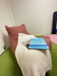 疲れたらソファ席でまったり - 生田駅コワーキングスペース・自習室～ぺんぎんLounge～の室内の写真