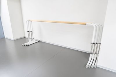 バレエバー：4本 - Hina STUDIO(ヒナスタジオ)【新宿西口アネックス】 Hina STUDIO（新宿西口アネックス）【Aスタジオ】の設備の写真