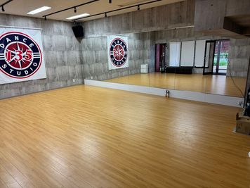 DANCE STUDIO 135 明石大久保校 スタジオの室内の写真