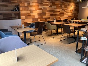 【新橋駅徒歩3分】持込自由！おしゃれな貸切カフェでゆったり懇親会・オフ会・二次会等に最適（高速wifi・プロジェクター有） - カフェピアッザ