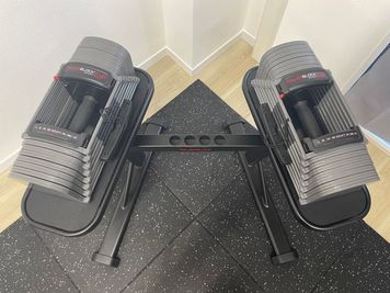 ダンベルは41㎏まで1～2㎏ずつ調整できるパワーブロックです。 - MIYAZAKI GYM梅ヶ丘店の室内の写真