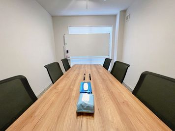 【雪が谷大塚駅より徒歩１分】モニター付きの６名用会議室 RoomA - いいオフィス雪が谷大塚 by ゆたか
