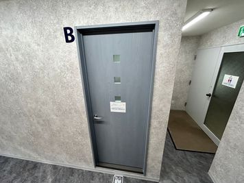 Bスタジオ入口 - Hina STUDIO(ヒナスタジオ)【新宿西口アネックス】 Hina STUDIO（新宿西口アネックス）【Bスタジオ】の入口の写真