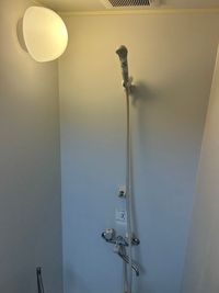 シャワールーム　タオルは持参ください - 水天宮シアタールーム 水天宮2分85インチ液晶🚿シャワー🎬映画鑑賞🏠24Hデートの室内の写真