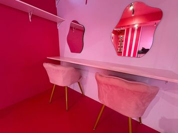 赤坂 レンタルスタジオ　STUDIO BUZZ 板野友美プロデュース room “RoLuANGEL×BUZZ”の室内の写真