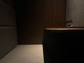 【1名個室ブース】池袋駅徒歩6分🌸フリードリンク🍹Wi-Fi/充電器/テレワークやWeb会議に最適 - BasisPoint 池袋店