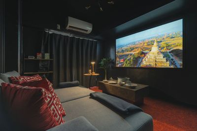 スペモ🎬️クリスマス🎄横浜駅5分🚶‍♀️プロジェクター🎥デート👩🏻‍❤️‍👨🏻ボドゲ🎲718_CINEMA横浜 - 718_CINEMA横浜