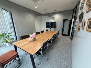 東京メトロ有楽町線「麹町駅」徒歩3分の好立地にある、最大14名収容可能な会議室です。 - 麹町ビル