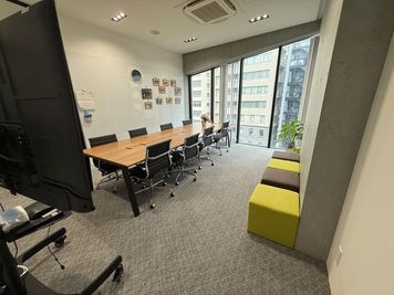 麹町ビル 麴町ビル会議室の室内の写真