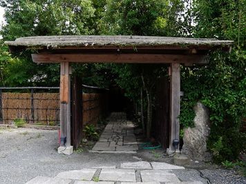 施設の入り口！外から建物はほとんど見えません！ - 旅処　結（YUI） 【古民家】カウンターキッチン付きレンタルスペース！の入口の写真