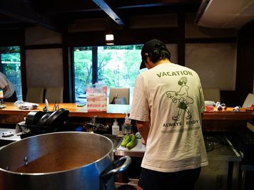 土間キッチンで調理可能です！ - 旅処　結（YUI） 【古民家】カウンターキッチン付きレンタルスペース！の設備の写真