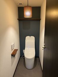 トイレは階段上がった2階にもございます。 - 旅処　結（YUI） 【古民家】カウンターキッチン付きレンタルスペース！の設備の写真