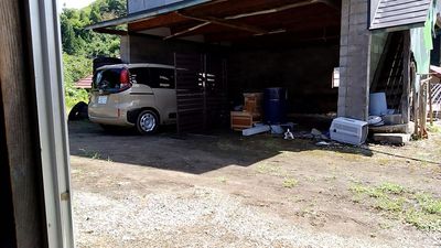 　屋内駐車場は車一台おけます - みどう貸切キャンプ場のその他の写真
