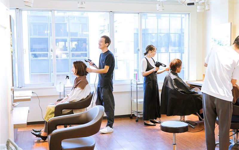 薬剤付きシェアサロン｜サロンワークステーション渋谷 薬剤付きシェアサロン｜サロンワークステーション渋谷【見学受付中】の室内の写真