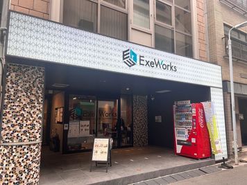 JR上野駅から徒歩5分。日比谷・銀座線・京成線・大江戸線の駅にもアクセスしやすく、6つの駅から歩ける範囲の好立地です。 - ExeWorks上野 3010完全個室の外観の写真