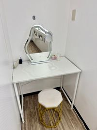 3階の女性用トイレにはドレッサーを設置。お化粧直しやヘアセットなど、ゆったりと身だしなみを整えていただけます。 - ExeWorks上野 3010完全個室のその他の写真