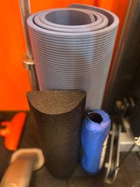 ヨガマット、ストレートバー用カバー2種類、半円柱ブロックです。 - Body field Japan北新地ジム 梅田北新地レンタルジムの設備の写真