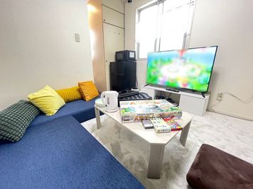 国立駅チカ！大画面50型TVで映画鑑賞・ゲーム・タコパ・飲み会・女子会・テレワーク - U-ROOM国立５